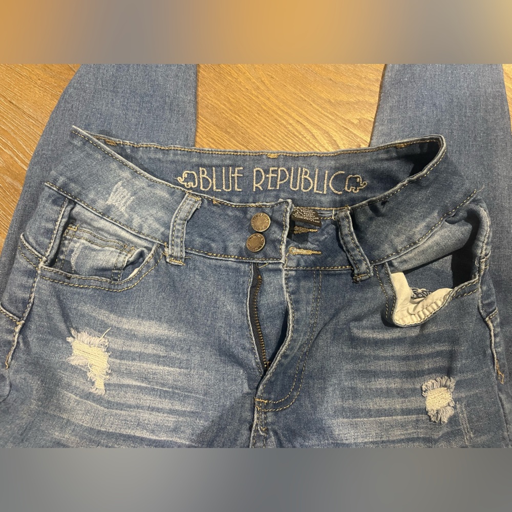 Women’s Distressed Blue Skinny Jeans - Picture 4 of 5